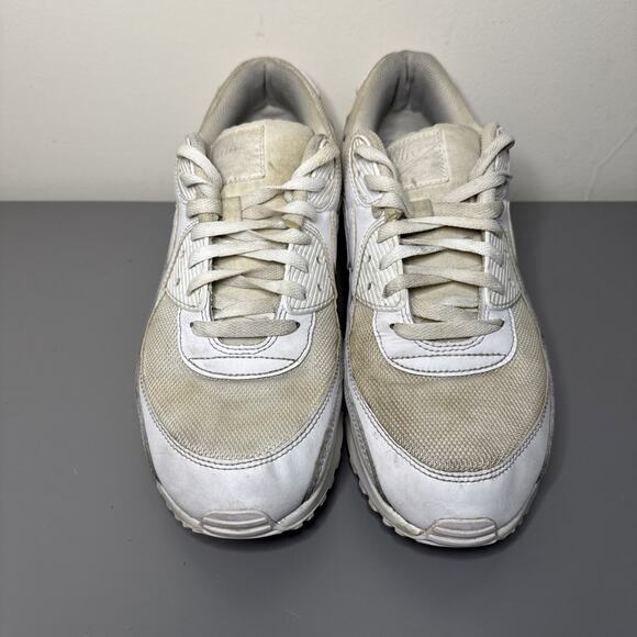 Nike Air Max Men’s Size 13 US Triple White Athletic Running Shoes CN8490-100 - Picture 3 of 10